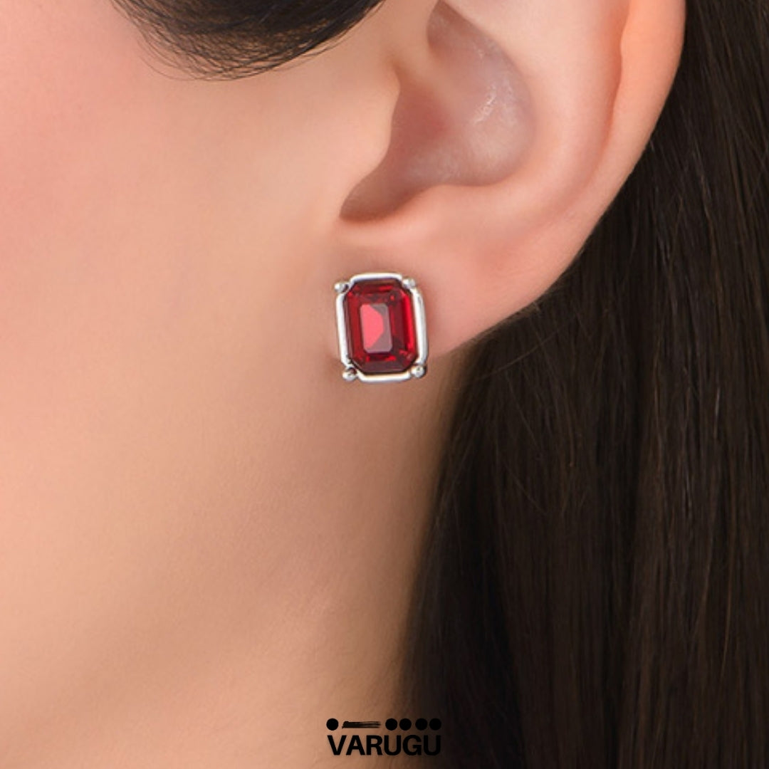 Aretes cuadrados plata con piedra roja