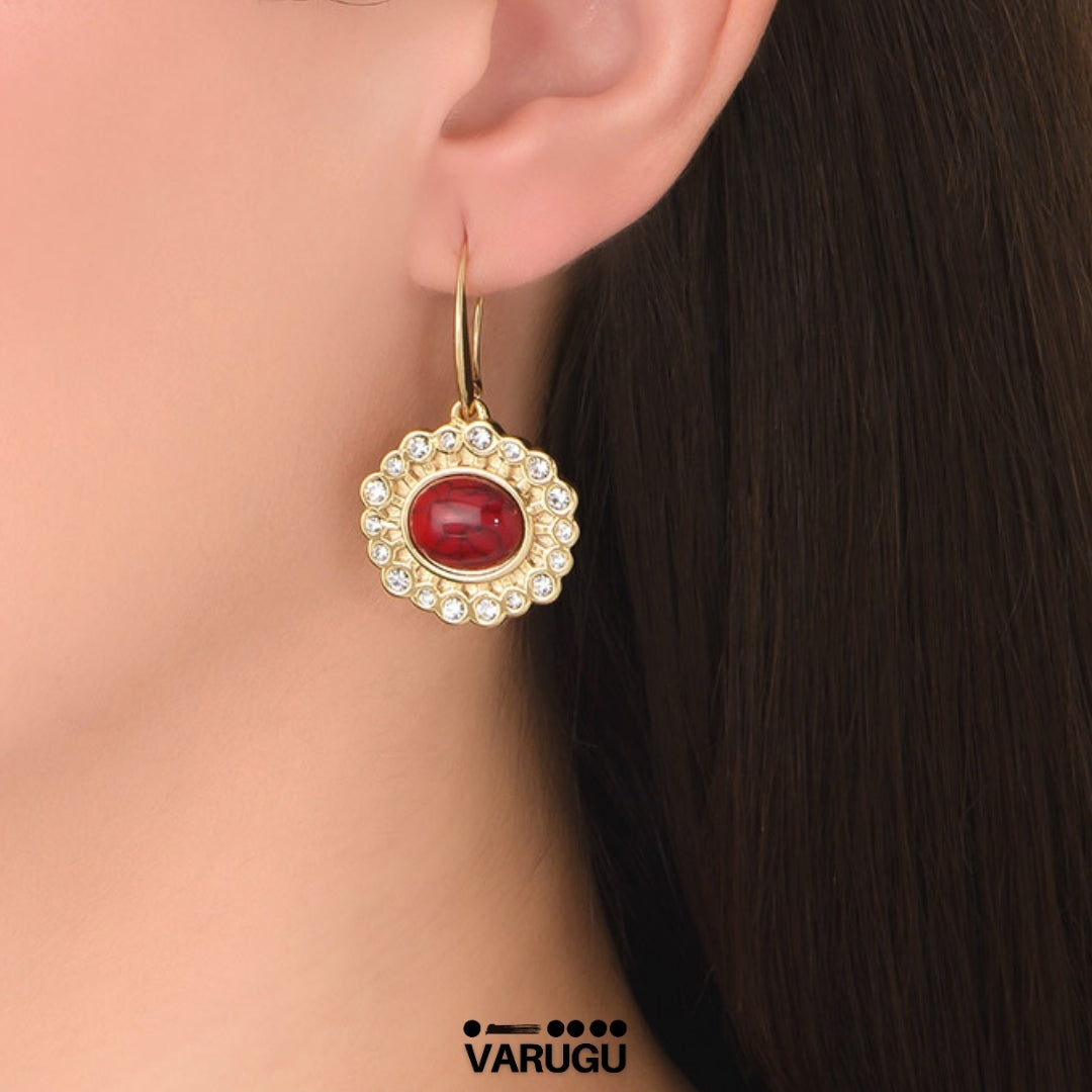 Arete de flor con piedra roja - Baño de Oro